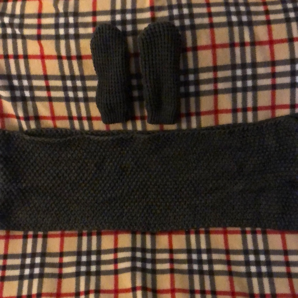 NWOT Old Navy grey scarf grey gloves